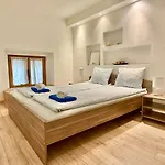 R8 Free Parking For One Car Appartement *