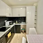 R8 Free Parking For One Car Apartamento Budapest