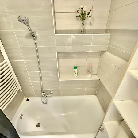 R8 Free Parking For One Car Apartamento *